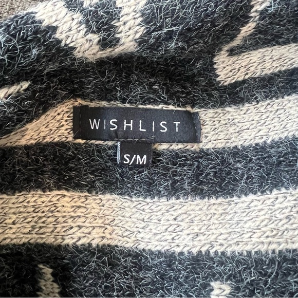 Women’s Aztec western knit fringe sweater vest wrap - Picture 3 of 8